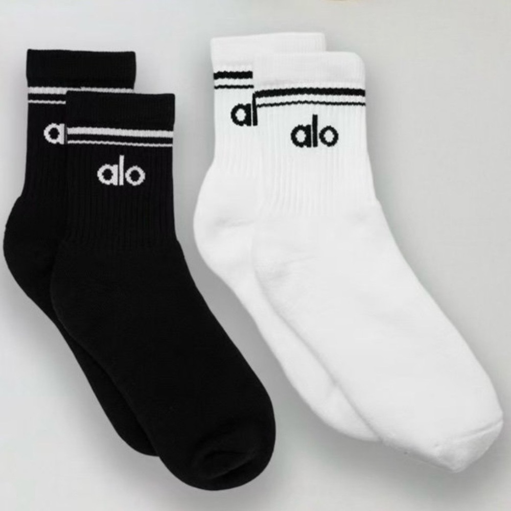 Brand New ALO Yoga Crew Socks – 2 Pack, Size L